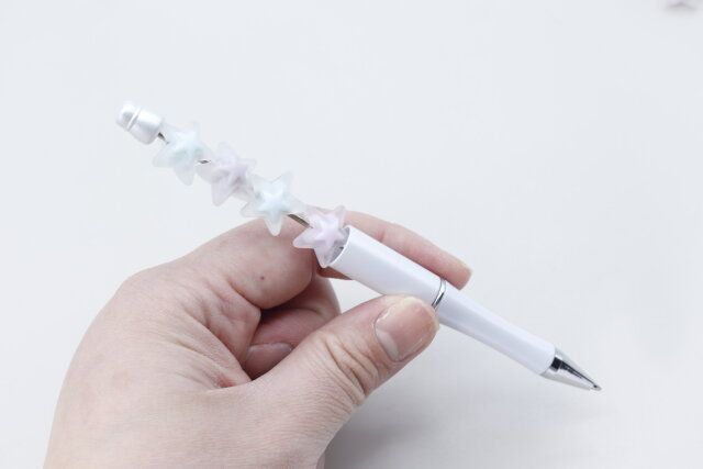 セリアのクラフト用 ビーズボールペン カラーのレビュー