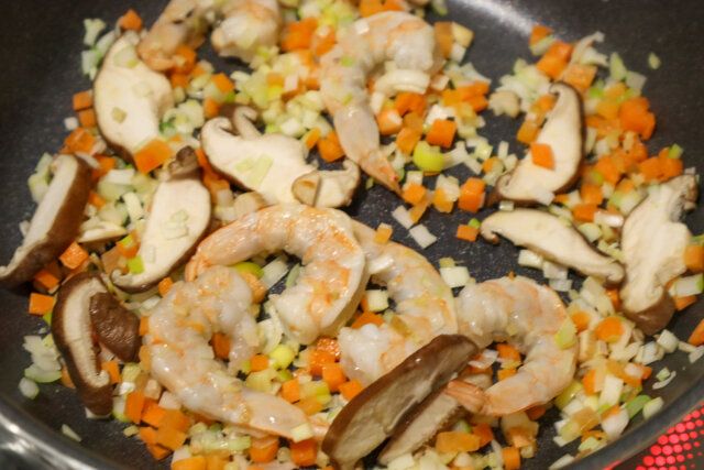 エスニックチャーハン レシピ 具材を炒める