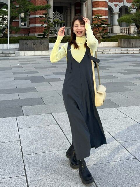 大人の春ジャンパースカートコーデ