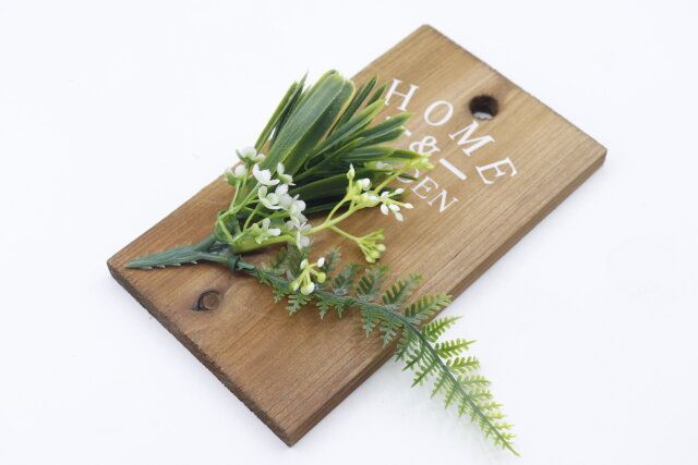 ダイソーの木製壁掛けフラワーはプチプラでお洒落