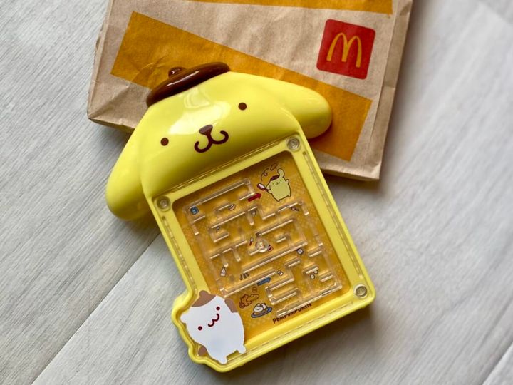 ハッピーセット「ポムポムプリン ころころめいろ」