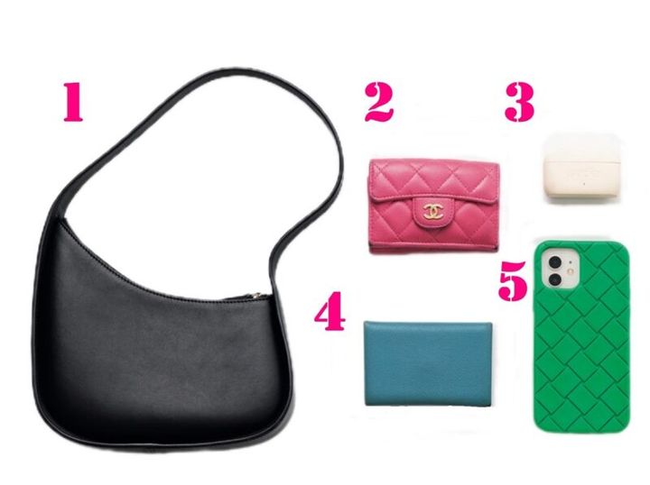 ザロウのバッグ ハーフムーン バッグの中身