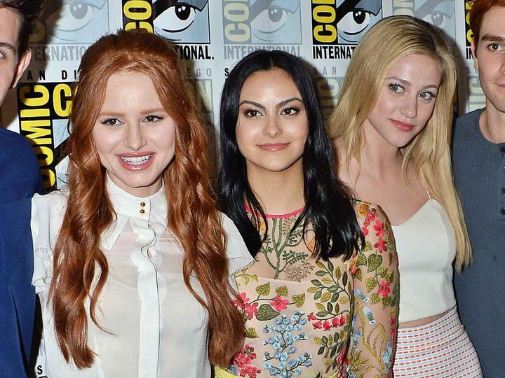 画像: 『リバーデイル』の放送終了後もグループチャットで交流