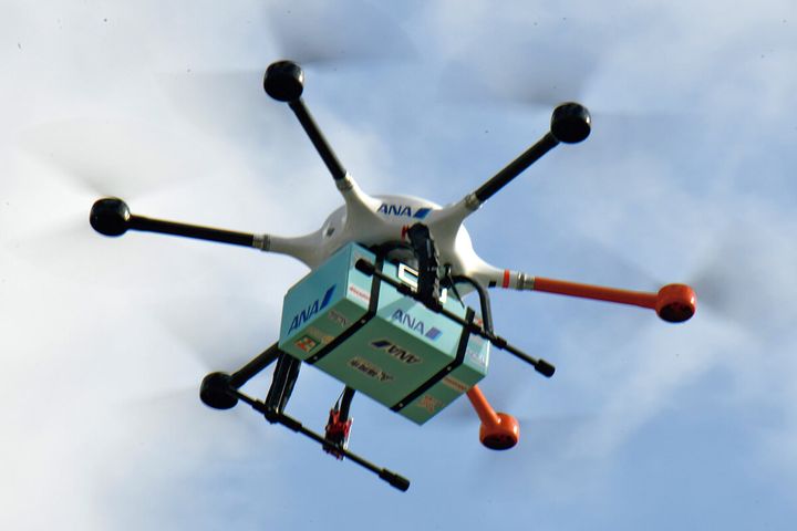 ドローン配送の実証実験の様子