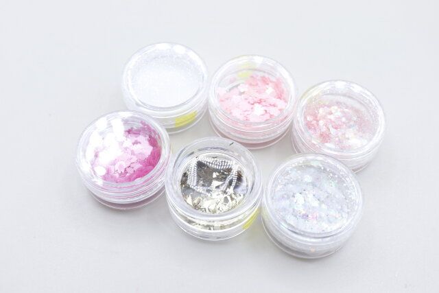 ダイソーのグリッター（6個セット、サクラ3）