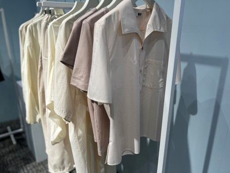 展示会の服の画像
