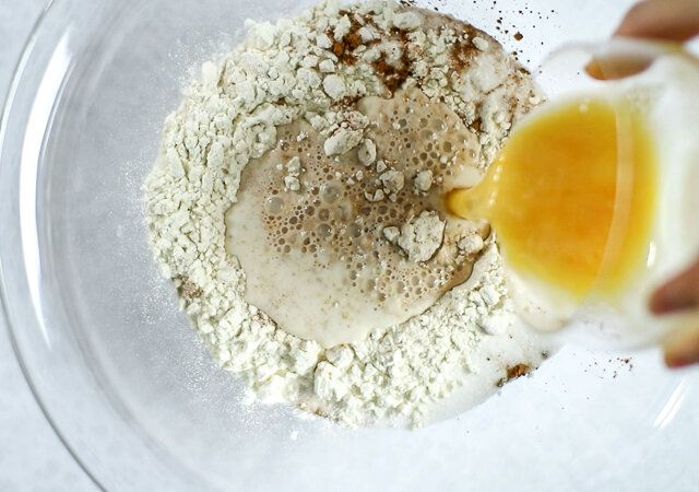 シナボン シナモンロール レシピ イーストと牛乳を加える