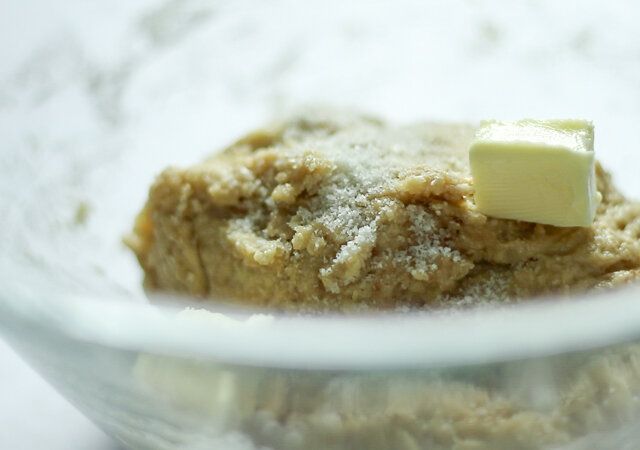 シナボン シナモンロール レシピ バターを加えよく混ぜる