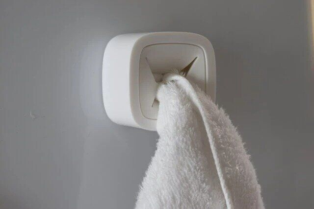ダイソーのタオルホルダー（マグネットタイプ、NAF）の使用例