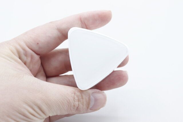 ダイソーのタオルホルダー（2個）は粘着テープタイプ