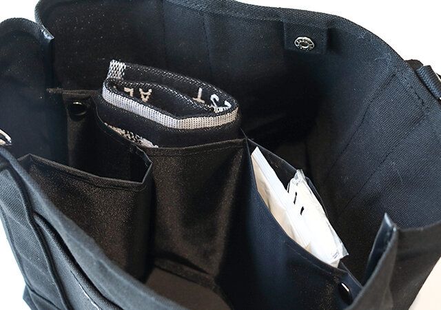 仕切りに小物を入れたところ