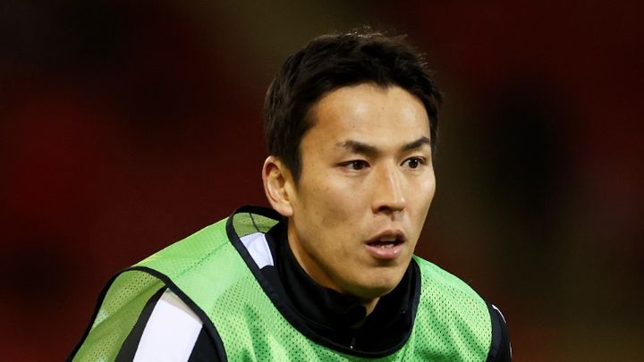 「大リスペクト」日本代表DF町田浩樹、UECLで40歳長谷部誠と対面！腹筋も露わに2ショット