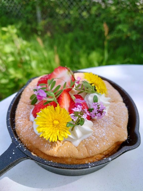 旬のフルーツでデコレーションした期間限定バージョンも見逃せません！