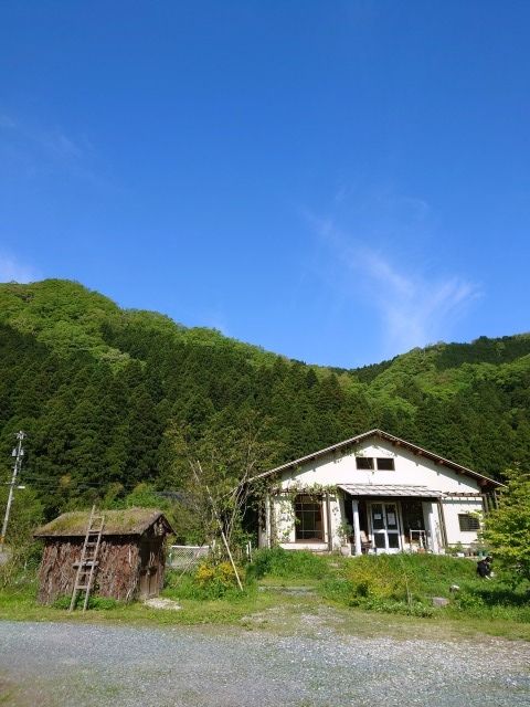 北陸自動車道丸岡ICから車で約20分。周辺には桜の名所が点在し、春は竹田地区を散策しながらお花見巡りが楽しめます