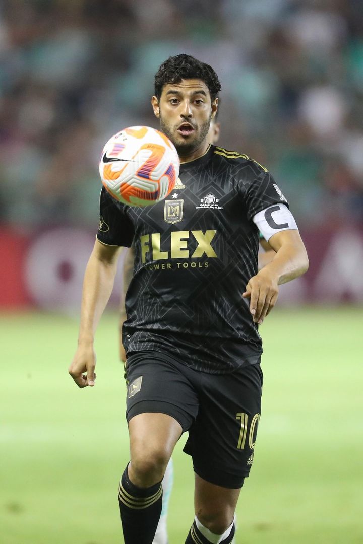 アーセナルのOB選手で「アジアやアフリカなどで現役を続けている5名のプレーヤー」