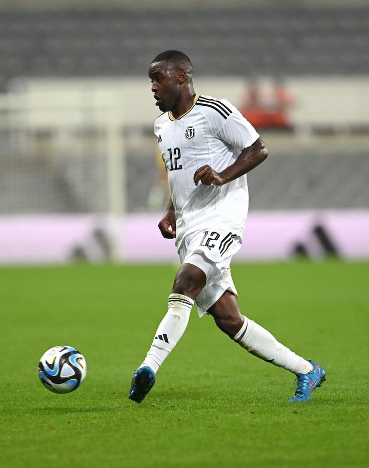 アーセナルのOB選手で「アジアやアフリカなどで現役を続けている5名のプレーヤー」