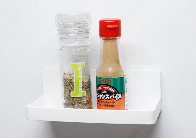 調味料を置きに使えるダイソーのフリートレー（マグネット）