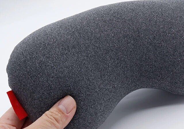 セリアのトラベルミニネックピローは小ぶりで超軽量で旅行のお供にぴったり