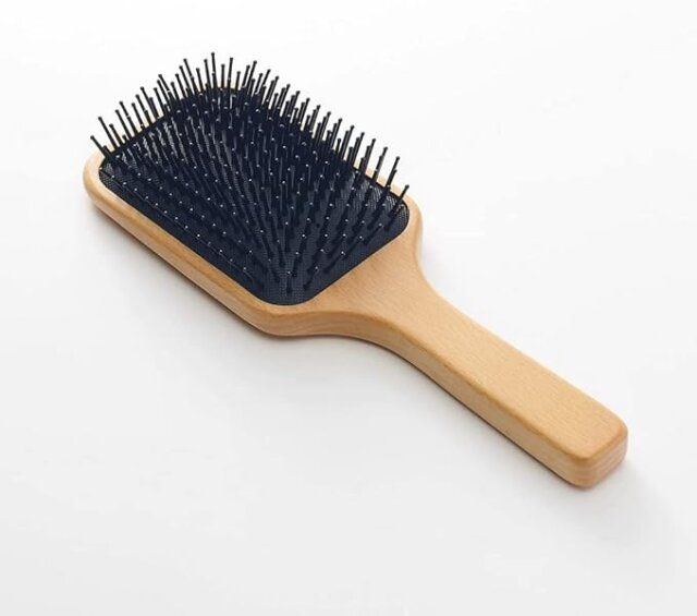 無印良品のブナ材頭皮ケアブラシ