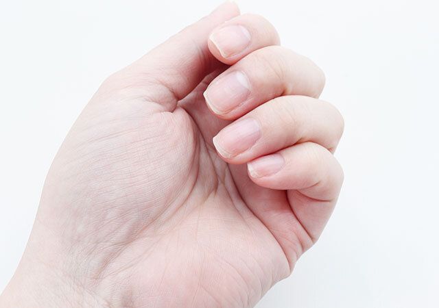 ビオレザハンド 手洗い後に使うハンド乳液を手に塗った後