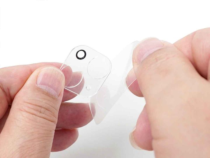 カメラ保護カバーをiPhoneに貼る手順1