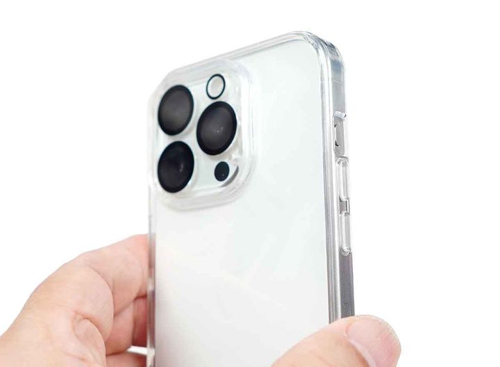 ダイソーのiPhone 15 Pro用ソフトケース