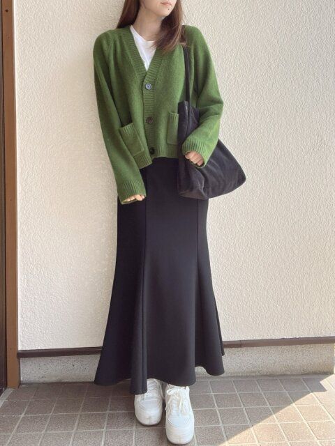 春の白スニーカーコーデ