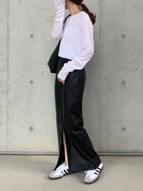 春の白スニーカーコーデ