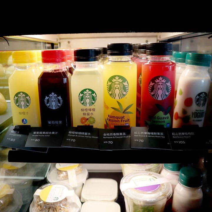 台湾の素敵スタバシリーズ「流線型の、メタリックでゴージャスな内装のスタバ」【週末アジア：台湾編】