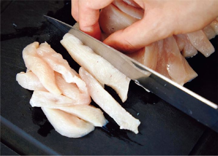 2 スティック状に切る