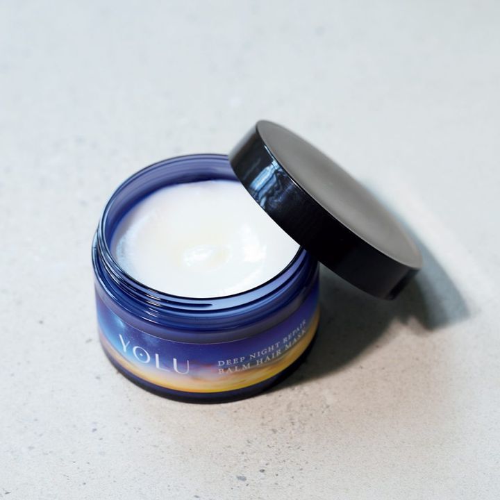 〈YOLU〉のディープナイトリペアバームヘアマスク