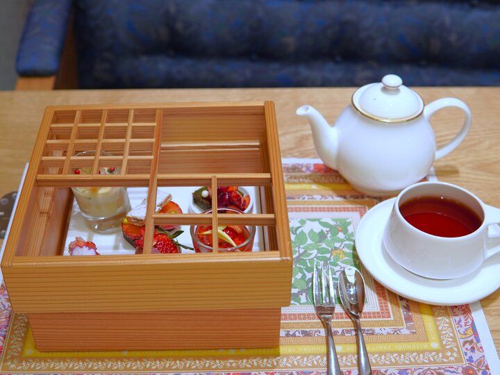 組子箱から漂ういちごの甘い香りに心弾むティータイム♪横浜「水信ブルック＆ファクトリー」