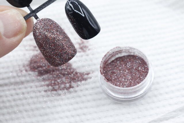 100均ダイソーのネイルグッズグリッター