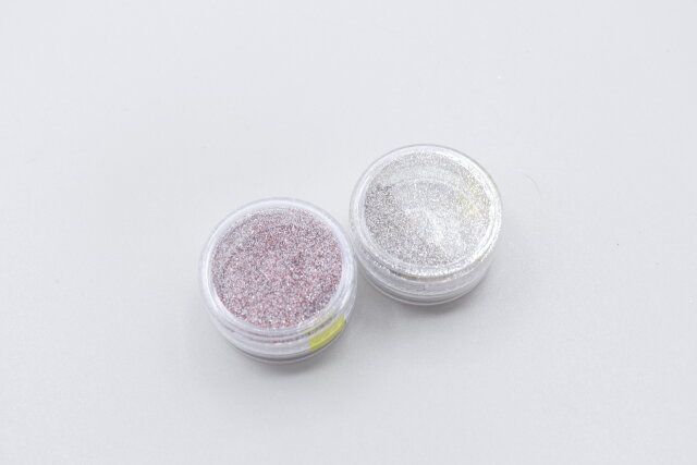 100均ダイソーのネイルグッズグリッター