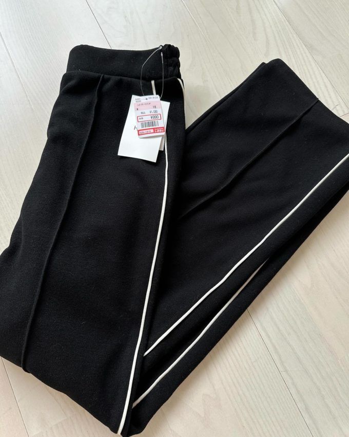 しまむらの「ニットフリースラインパンツ」
