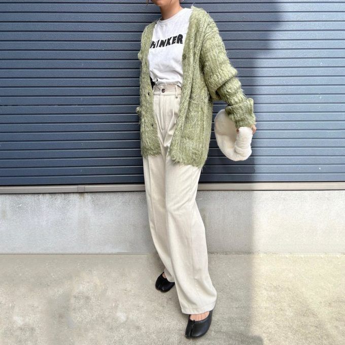 しまむらの「コールストレートパンツ」