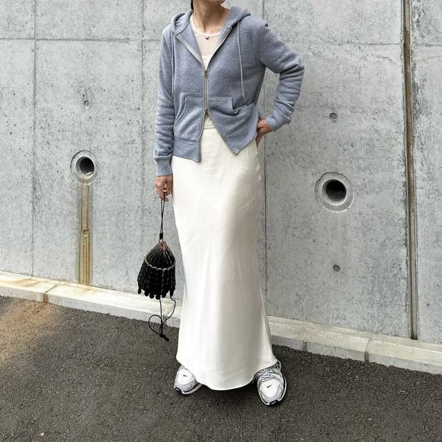 大人におすすめの春シフトスカートコーデ