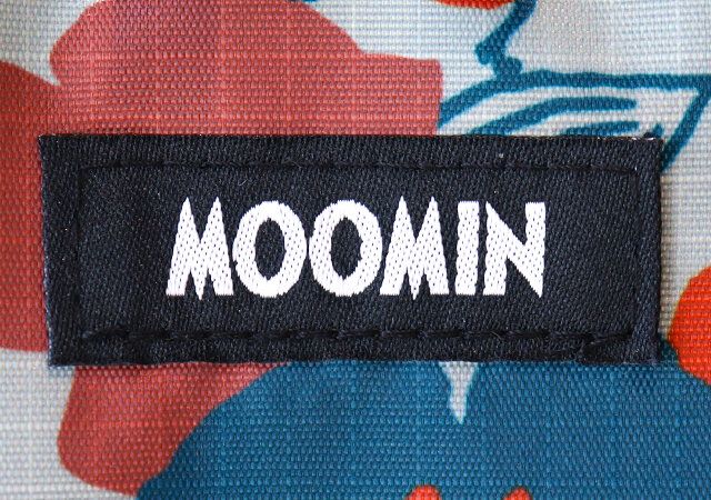 リンネル4月号付録 ムーミン 衣類をスリムに収納！リトルミイのファスナー圧縮ポーチ ロゴタグ