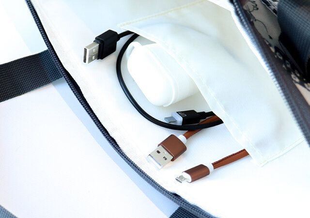 リンネル4月号付録 創刊号 ムーミン PCやタブレットも入るマルチバッグ 内ポケット