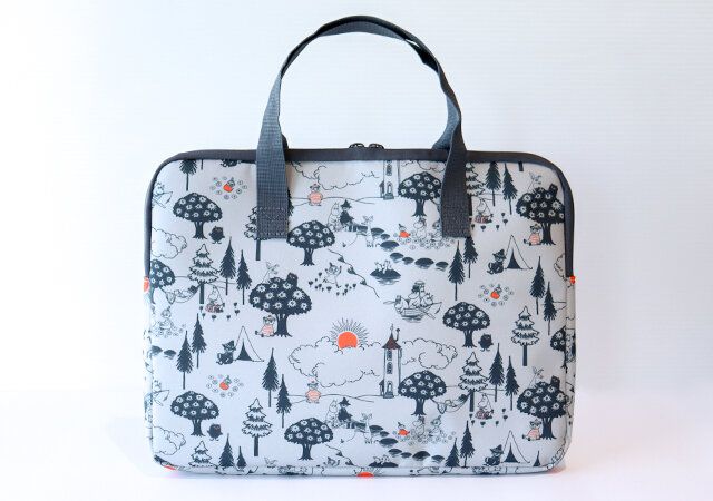 リンネル4月号付録 創刊号 ムーミン PCやタブレットも入るマルチバッグ 背面