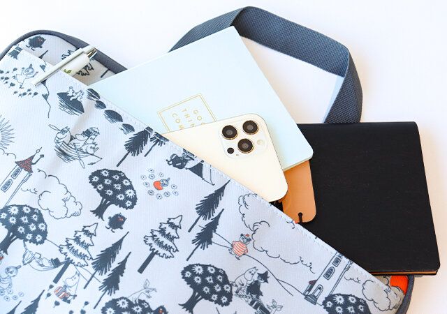 リンネル4月号付録 創刊号 ムーミン PCやタブレットも入るマルチバッグ 外ポケットの収納例