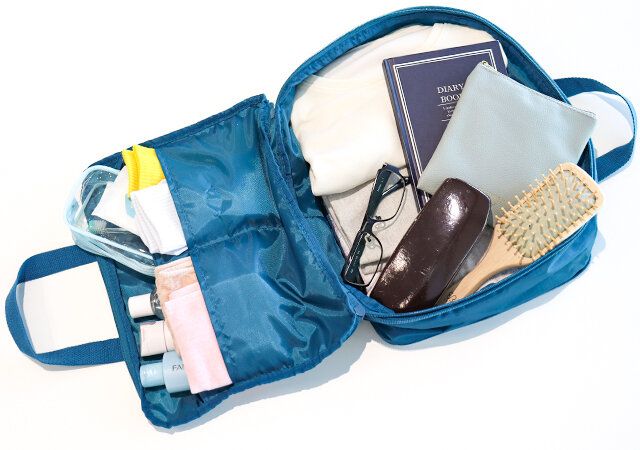 リンネル4月号付録 ムーミン 衣類をスリムに収納！リトルミイのファスナー圧縮ポーチ 荷物収納例