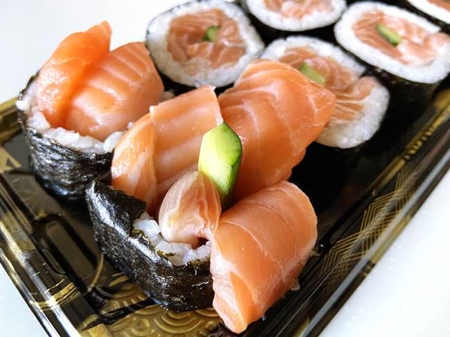 ロピア ほぼ具海鮮巻きサーモン