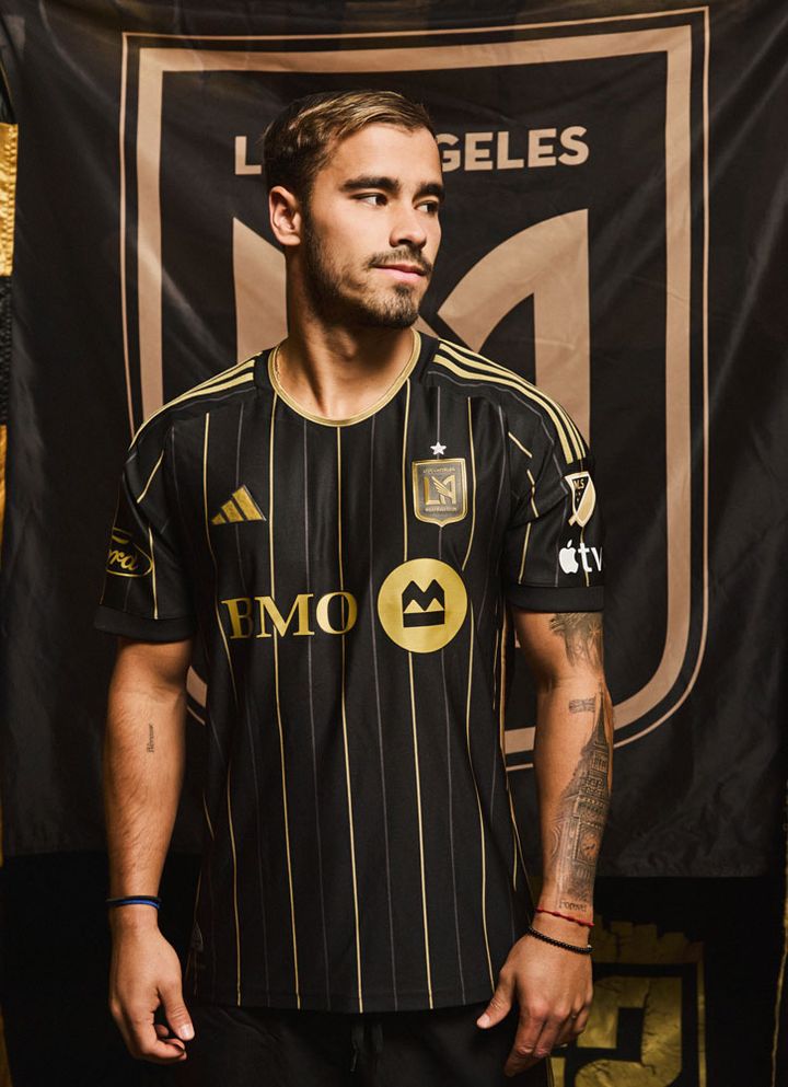 歴代最高の予感！ロサンゼルスFC、都会的な「ゴールドストライプ」の2024新ユニフォームを発表