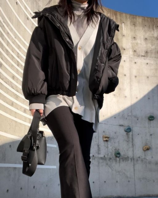 GUのシアープリントハイネックTとカーディガンのコーデ