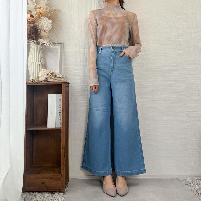 GUのシアープリントハイネックTを着用している