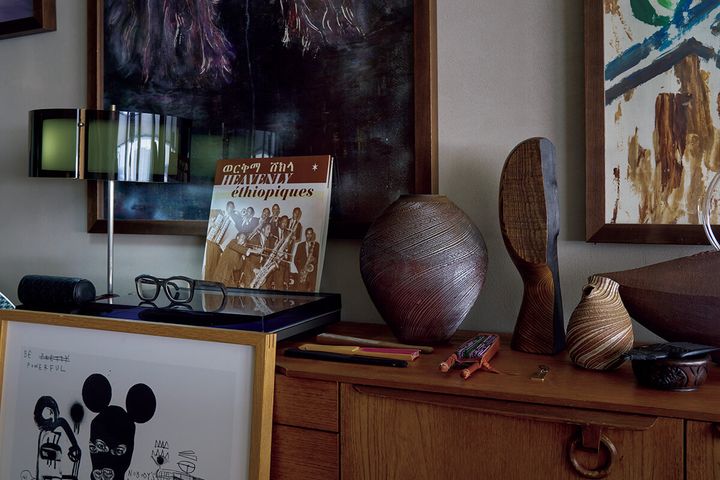 手彫りの器やヘアピック、石田和也の陶芸作品、高山英樹の木工作品