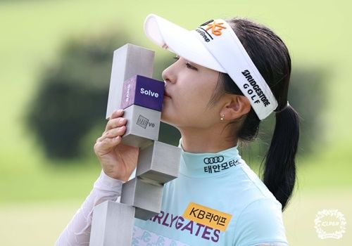 イ・イェウォン