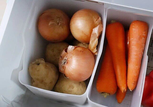 やわらか野菜ストッカーにじゃがいもや玉ねぎを入れた