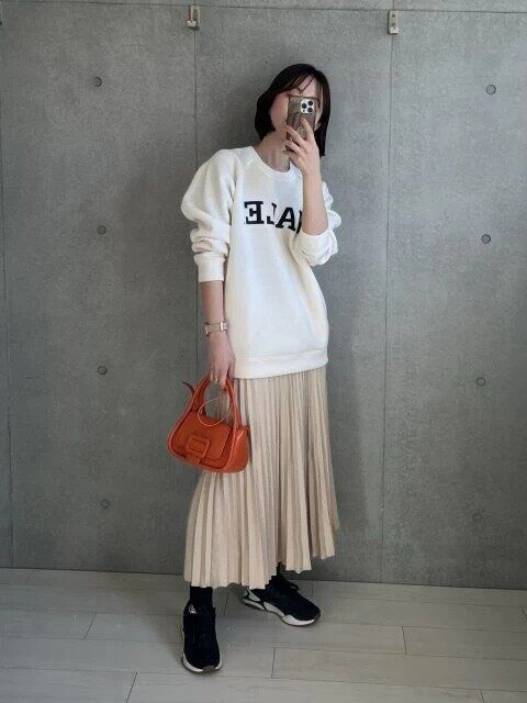 大人のレディーススウェットOKコーデ